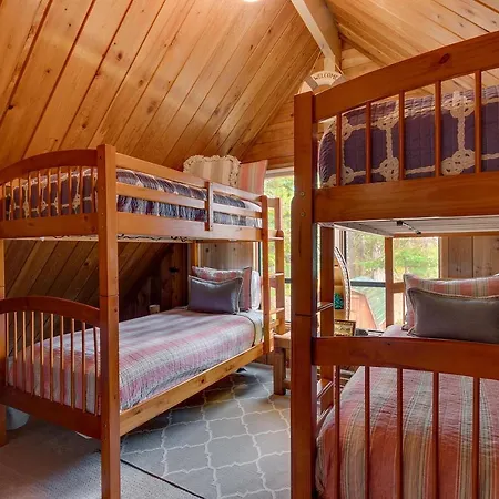 Cozy Wood Cabin- Updated- Hot Tub- Fireplace- Backs To Forest